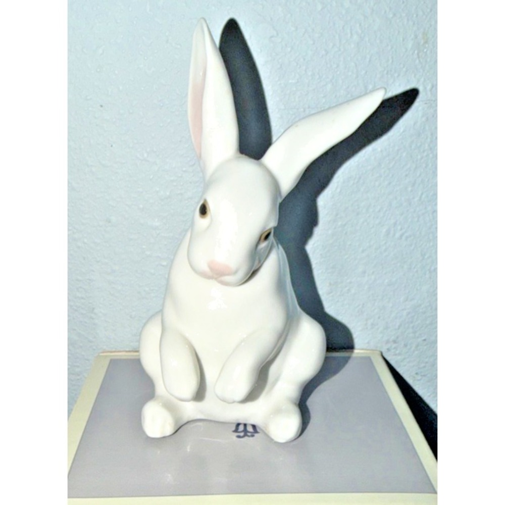 EUC LLADRO 5907 Sitting Bunny Rabbit Retired Porcelain Figurine w Box